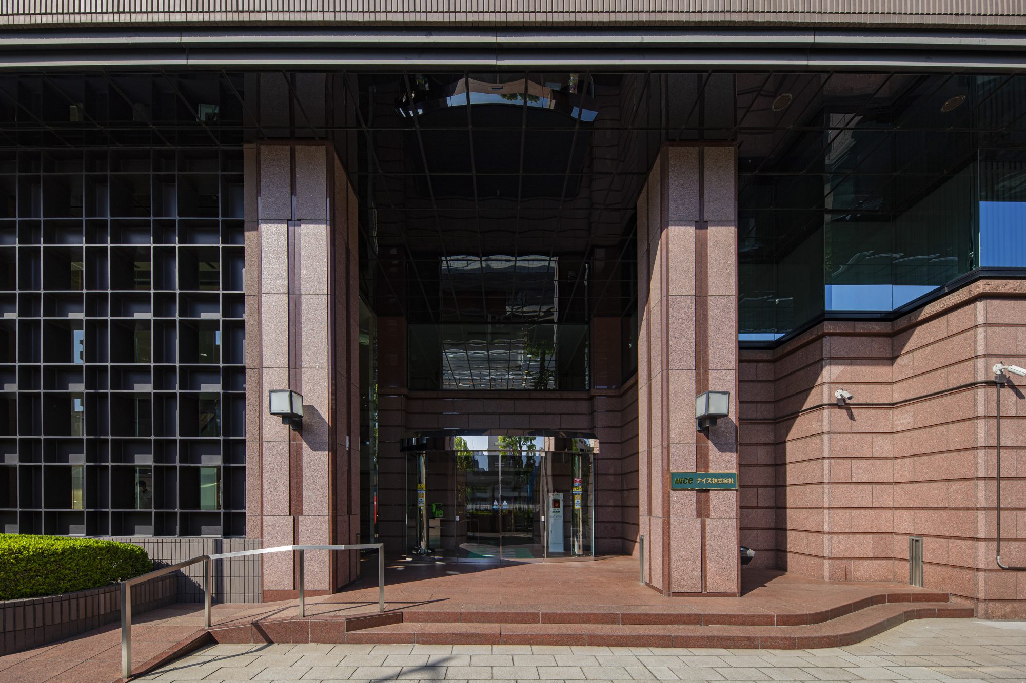 ナイス株式会社 本社ビル外装木質化 1期工事