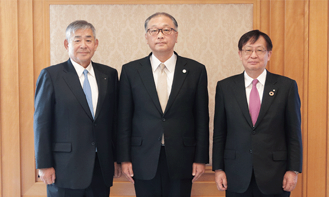 立ち姿3人