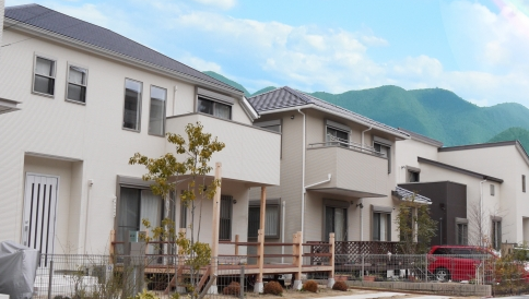 経済産業省 建築材料等判断基準ワーキンググループ取りまとめ 断熱材の建材トップランナー目標基準値を引き上げ